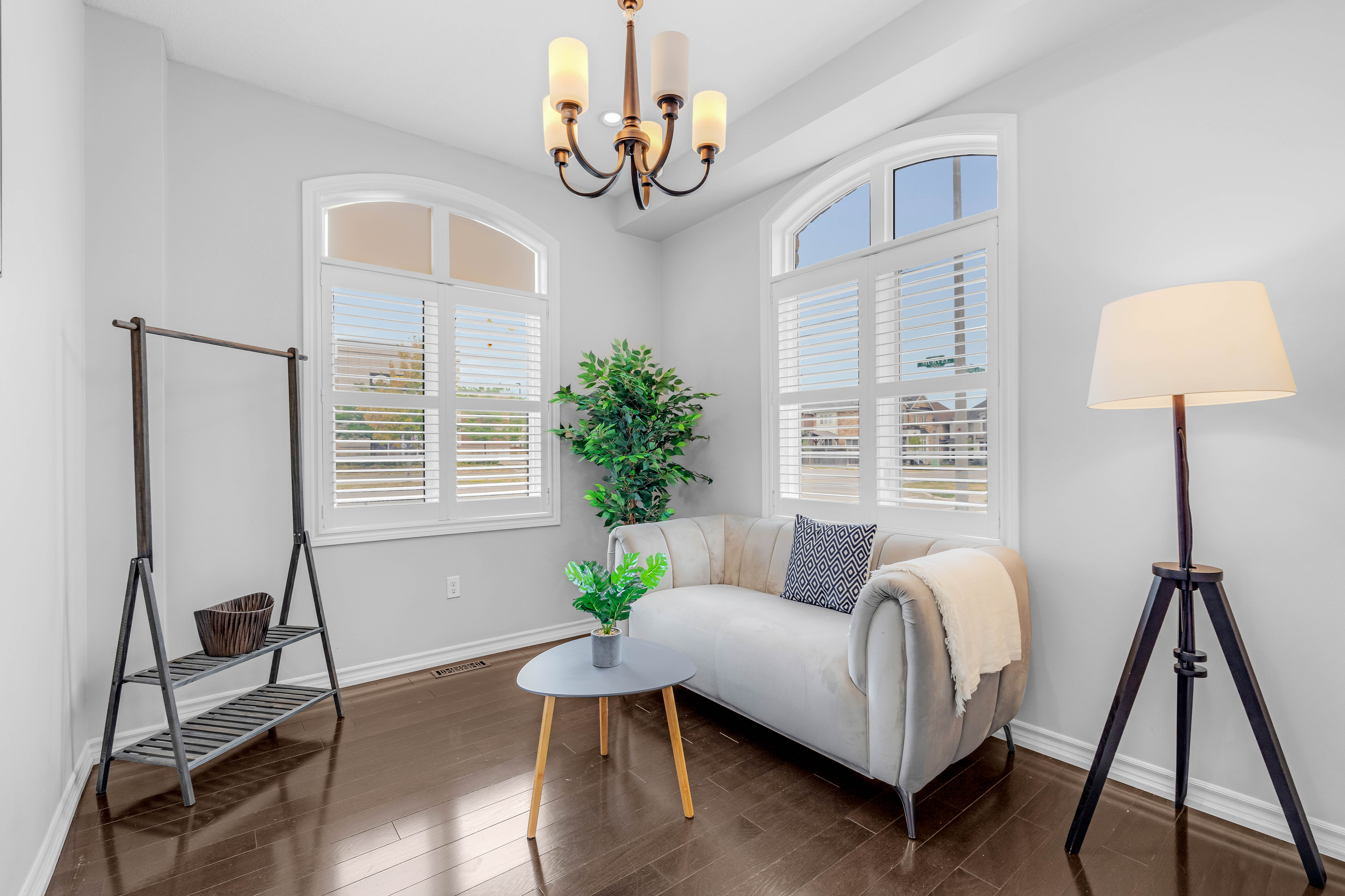 Living room with Palladian windows